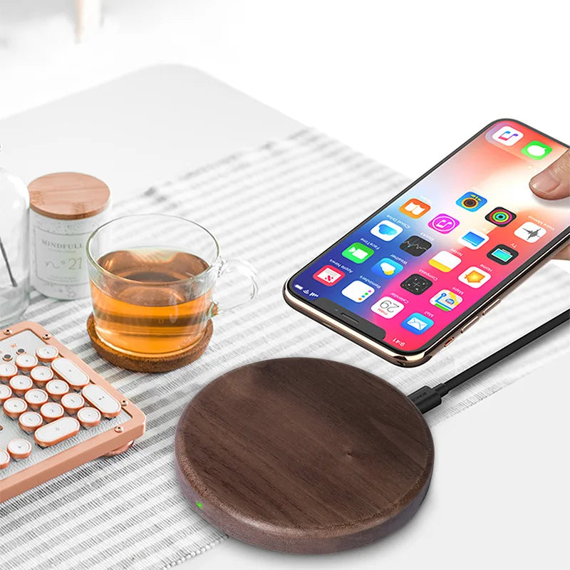 Walnussholz Wireless Charger – 10W/15W Slim Pad iPhone 8-17 Android Google Pixel